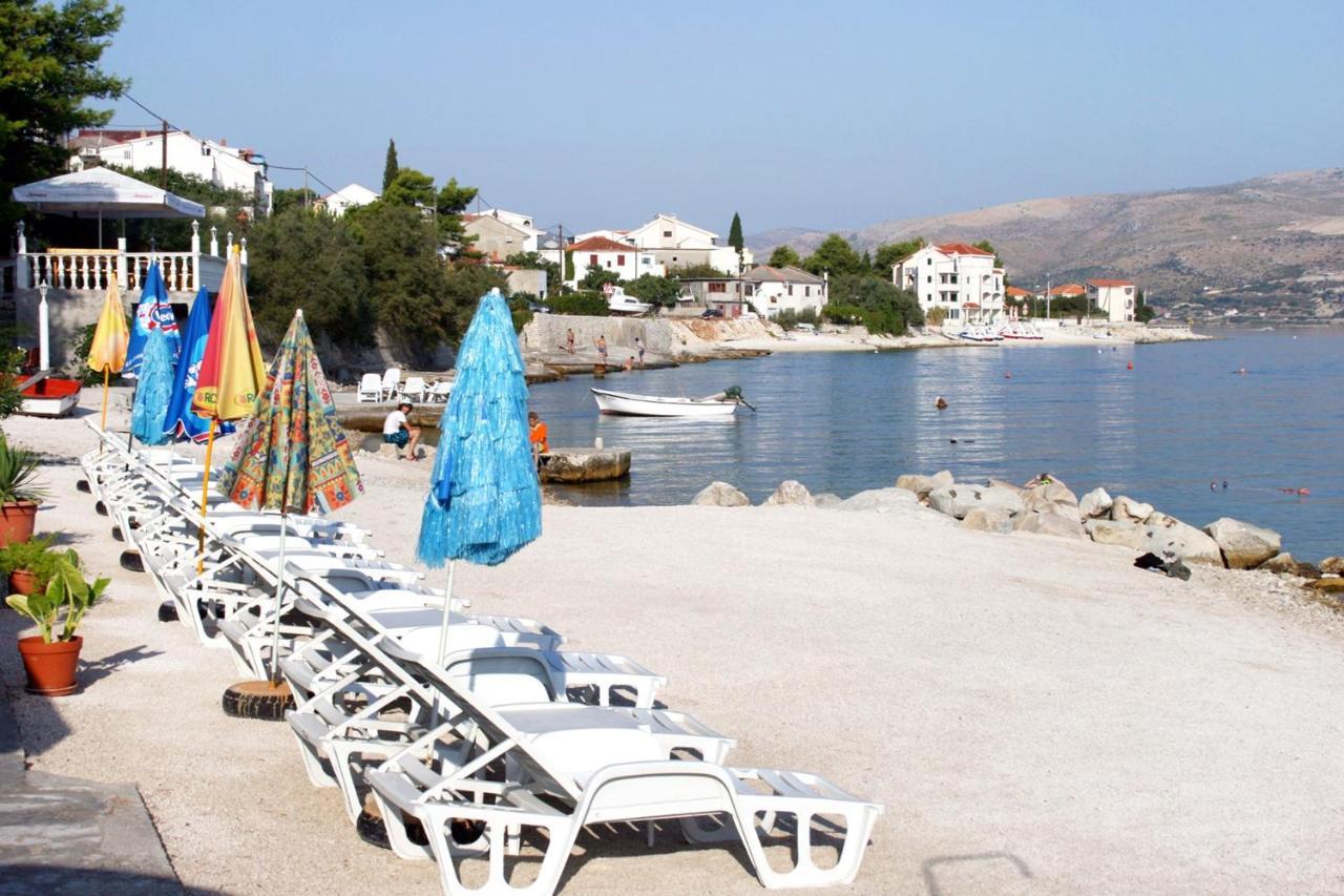Apartments By The Sea Arbanija, Ciovo - 17332 Трогир Экстерьер фото