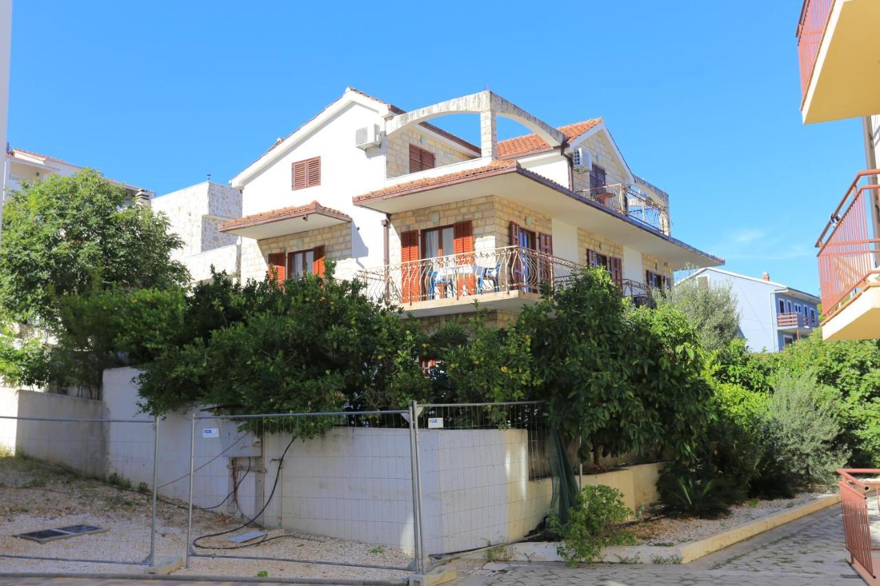 Apartments By The Sea Arbanija, Ciovo - 17332 Трогир Экстерьер фото