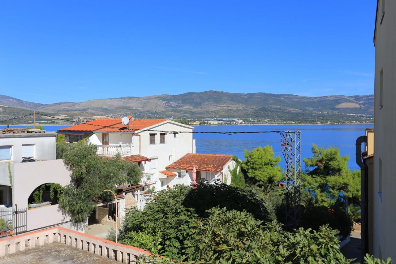 Apartments By The Sea Arbanija, Ciovo - 17332 Трогир Экстерьер фото